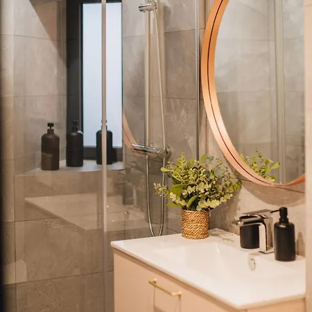 La Vie En Rose - Luxe, Calme & Hypercentre - 3* Apartment